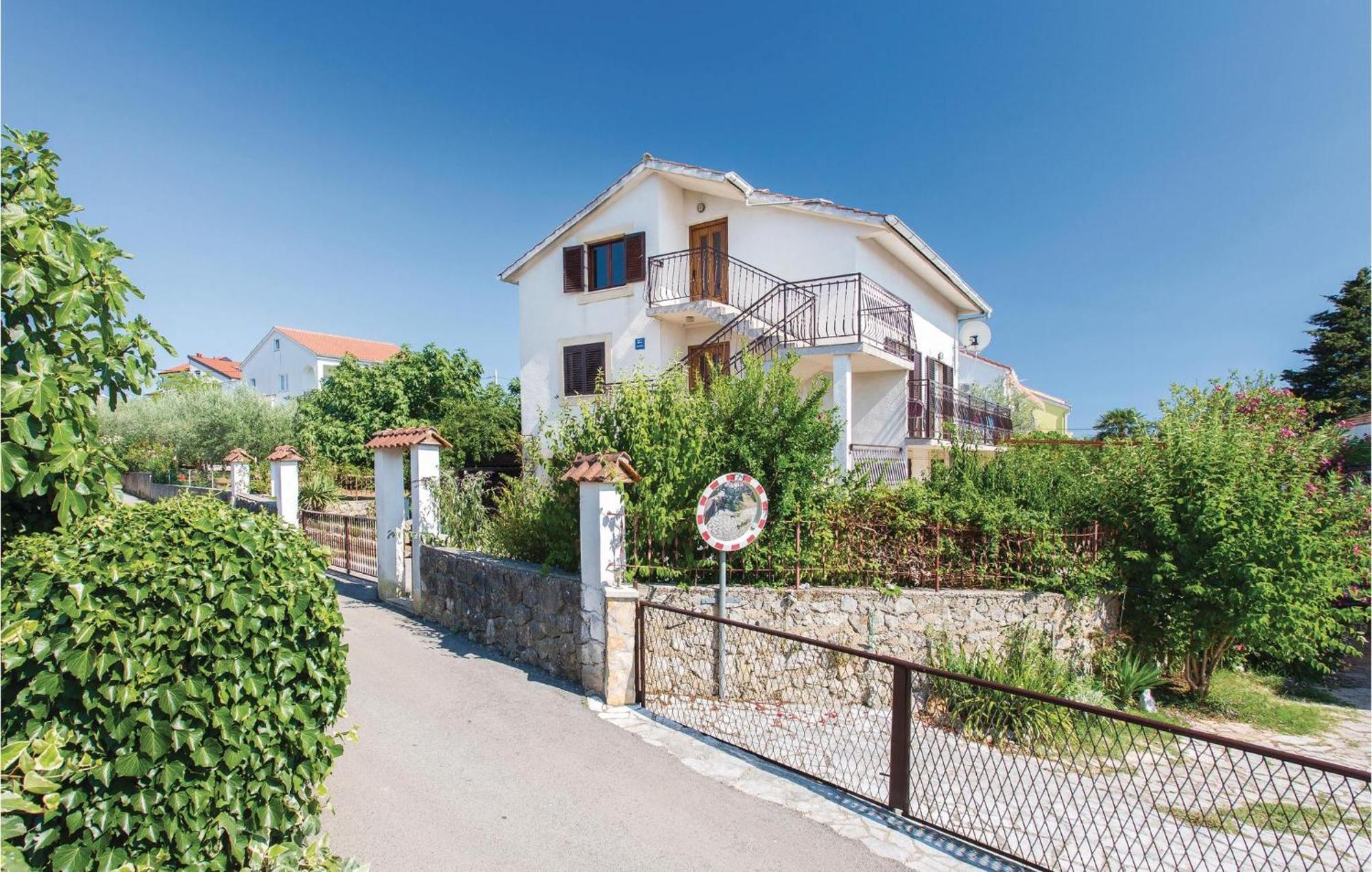 Lovely Apartment In Krk With Kitchen Brzac Kültér fotó