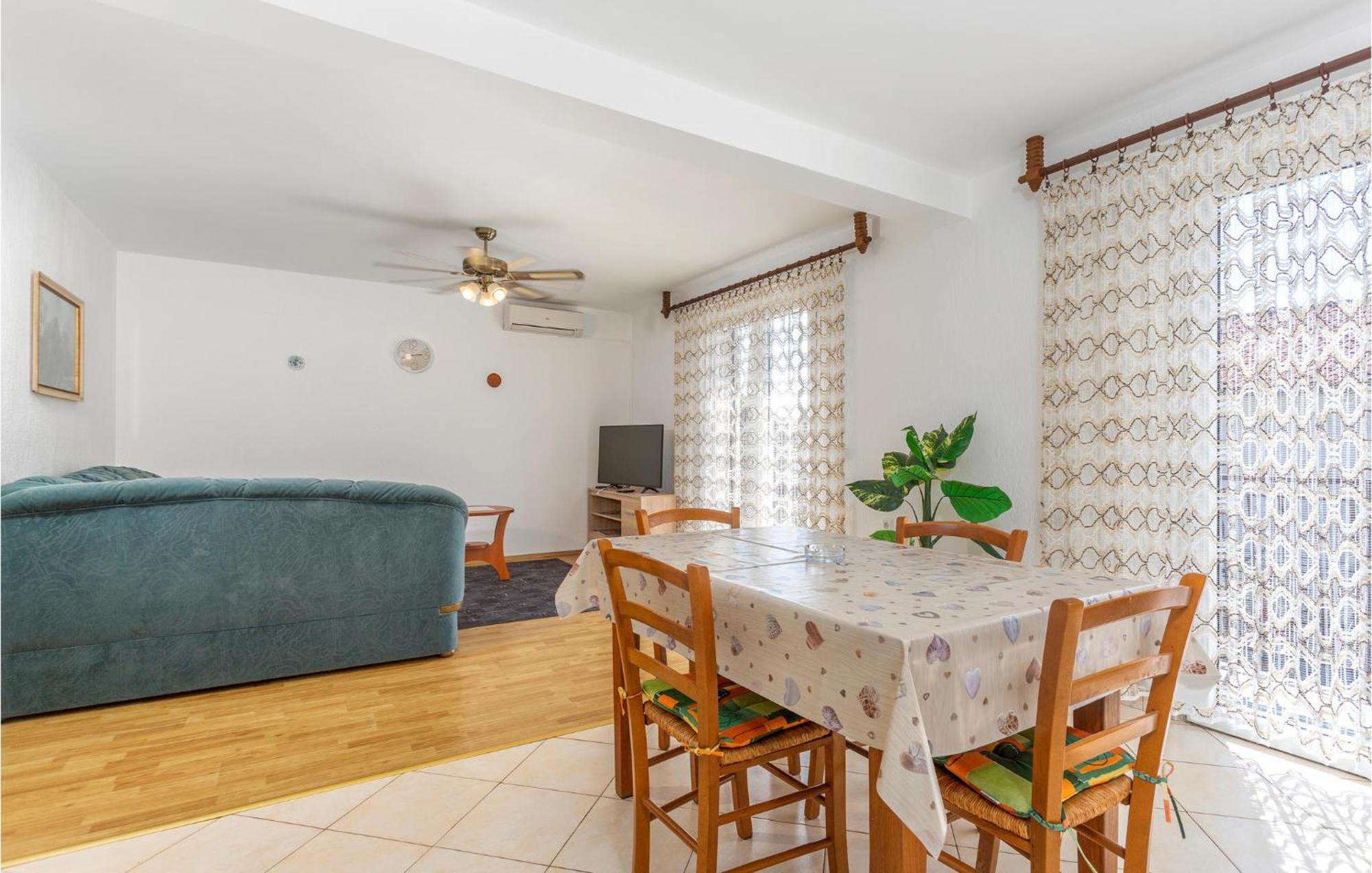 Lovely Apartment In Krk With Kitchen Brzac Kültér fotó